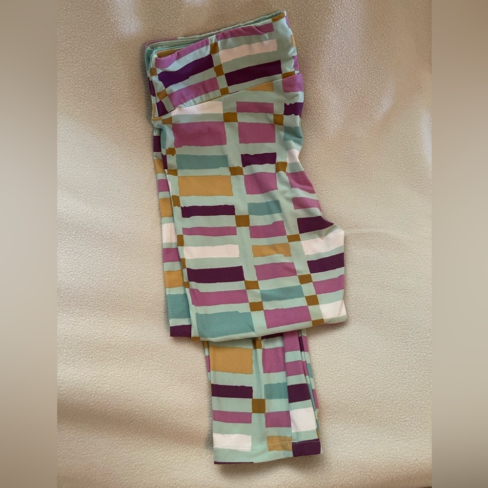 Gently used TC LuLaRoe leggings